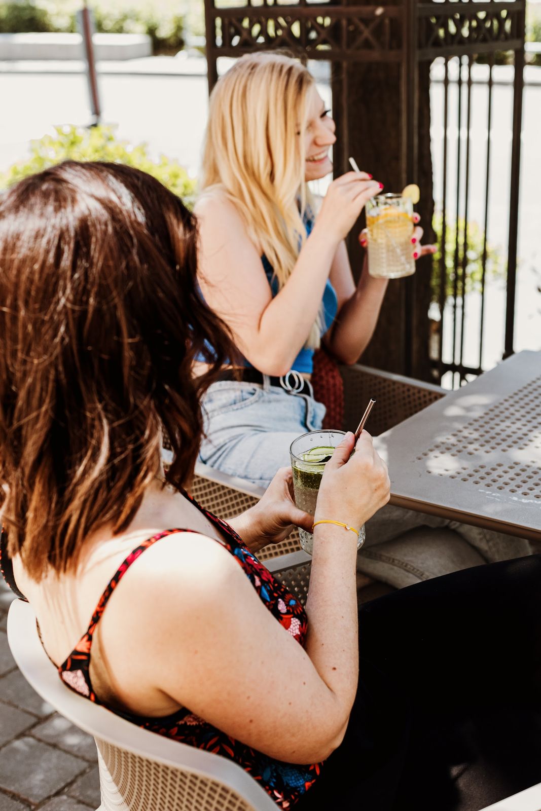 Vendégek a teraszon